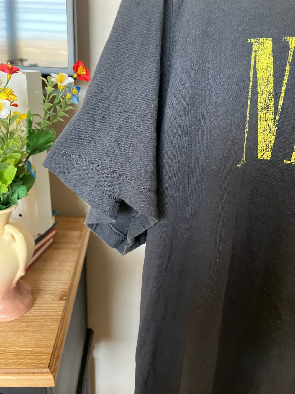 NIRVANA grey
Tee with Yellow Logo - Picture 3 of 4